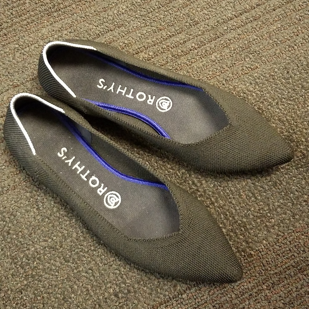 Black 7.5 Rothy's point toe